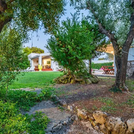 Giglio With Garden And Mini Pool By Rentbeat * Rosa Marina