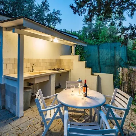 Giglio With Garden And Mini Pool By Rentbeat Апартаменты *